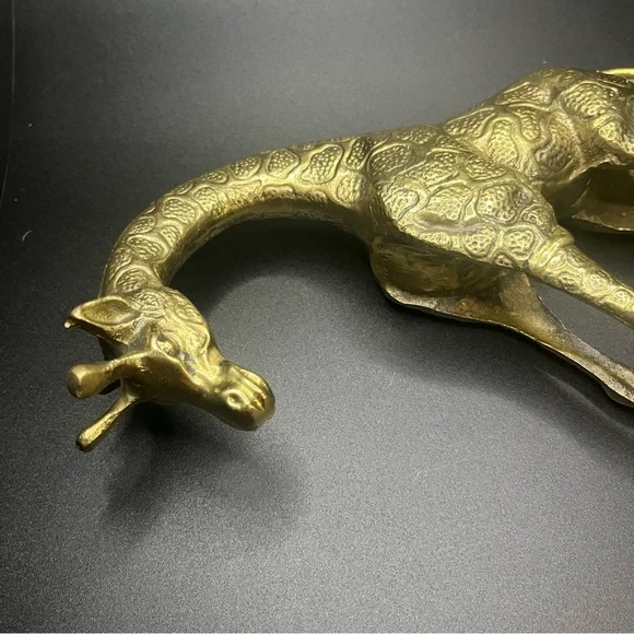 Solid Brass vintage giraffe figurine with a textured hide. 8” tall 8.5” wide - Picture 4 of 12